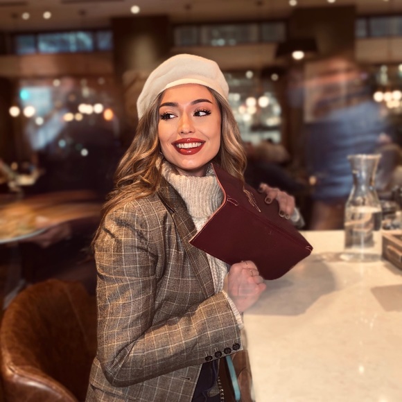 MEET THE POSHER - Picture 3 of 3